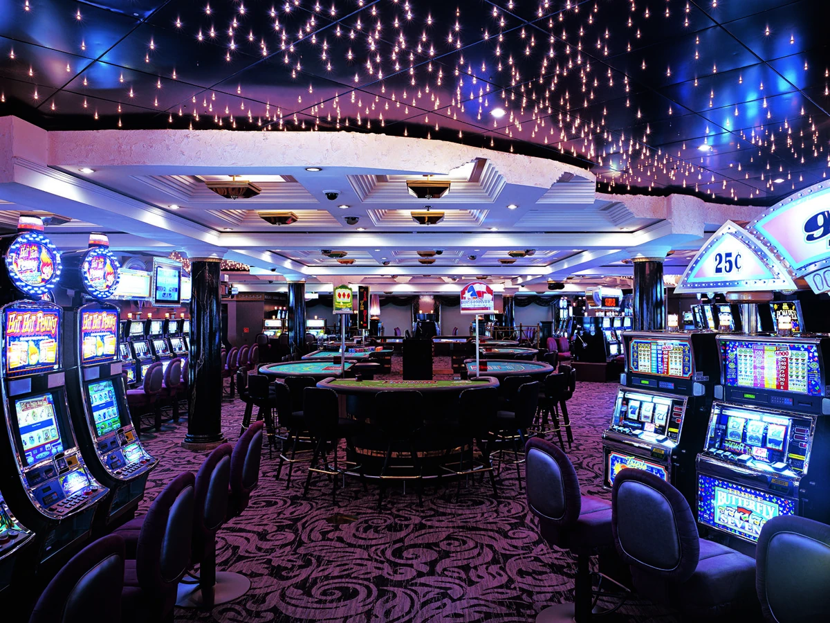 Area permainan roulette dan meja kasino digital